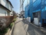 車通りの少ない閑静な住宅街です。
