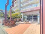 建物も植栽も、管理人さんによって綺麗に整備されております。