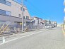 マンションの敷地内に平面駐車場あり！