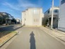 戸建てが立ち並ぶ静かな住宅街。四季折々の移り変わりを感じながら自然と楽しみ、暮らす、そんな毎日を日々の中で感じられる住環境
