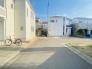 戸建てが立ち並ぶ静かな住宅街。四季折々の移り変わりを感じながら自然と楽しみ、暮らす、そんな毎日を日々の中で感じられる住環境
 30m