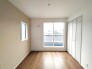 今からここを誰のお部屋にしようか、そんな洋室。大きさは4.5帖です。
