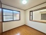 衣類の整理整頓に嬉しいクローゼット付きのお部屋。お子様のお部屋としても便利です。
