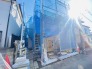 戸建てが立ち並ぶ静かな住宅街。四季折々の移り変わりを感じながら自然と楽しみ、暮らす、そんな毎日を日々の中で感じられる住環境

