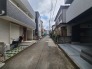 戸建てが立ち並ぶ静かな住宅街。四季折々の移り変わりを感じながら自然と楽しみ、暮らす、そんな毎日を日々の中で感じられる住環境
