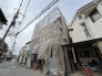 戸建てが立ち並ぶ静かな住宅街。四季折々の移り変わりを感じながら自然と楽しみ、暮らす、そんな毎日を日々の中で感じられる住環境
