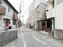 戸建てが立ち並ぶ静かな住宅街。四季折々の移り変わりを感じながら自然と楽しみ、暮らす、そんな毎日を日々の中で感じられる住環境
