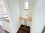 2階にも洗面台がございます。
