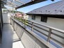 広めのバルコニーは風通しも良くお洗濯物もしっかりと干すことができます！
