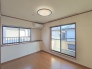 【２Ｆ洋室／約６帖】