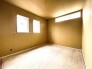 開口部から明るい光が差し込む、日中の室内の明るさがこの部屋の魅力です。
