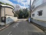 6m幅員の道路に面しておりお車の運転が苦手な方でも安心して出入りいただけます。

