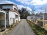戸建てが立ち並ぶ静かな住宅街。四季折々の移り変わりを感じながら自然と楽しみ、暮らす、そんな毎日を日々の中で感じられる住環境
