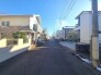 6m幅員の道路に面しておりお車の運転が苦手な方でも安心して出入りいただけます。
