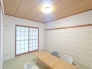 【和室／約6.0帖】
南東向き住戸につき、陽当り良好です！
