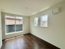 今からここを誰のお部屋にしようか、そんな洋室。大きさは６帖です。
