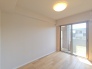 【洋室／約4.7帖】
居室４部屋中３部屋が南向き！陽当り良好です！