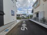 戸建てが立ち並ぶ静かな住宅街。四季折々の移り変わりを感じながら自然と楽しみ、暮らす、そんな毎日を日々の中で感じられる住環境
