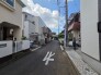 戸建てが立ち並ぶ静かな住宅街。四季折々の移り変わりを感じながら自然と楽しみ、暮らす、そんな毎日を日々の中で感じられる住環境
