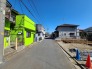 ５m幅員の道路に面しておりお車の運転が苦手な方でも安心して出入りいただけます。
