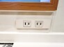 調理器具の多いキッチンにはあってうれしいコンセントが2口あります