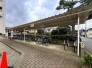 駐輪場は東側と西側にあり、バイク置き場は西側にあります。