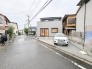 戸建てが立ち並ぶ静かな住宅街。四季折々の移り変わりを感じながら自然と楽しみ、暮らす、そんな毎日を日々の中で感じられる住環境
