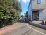 戸建てが立ち並ぶ静かな住宅街。四季折々の移り変わりを感じながら自然と楽しみ、暮らす、そんな毎日を日々の中で感じられる住環境
 10m