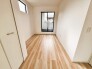 衣類の整理整頓に嬉しいクローゼット付きのお部屋。お子様のお部屋としても便利です。
