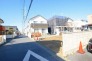 戸建てが立ち並ぶ静かな住宅街。四季折々の移り変わりを感じながら自然と楽しみ、暮らす、そんな毎日を日々の中で感じられる住環境
