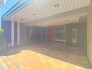 建物も植栽も、管理人さんによって綺麗に整備されております。