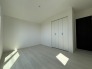 今からここを誰のお部屋にしようか、そんな洋室。大きさは６．５帖です。
