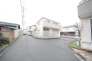 周辺は戸建てが建ち並ぶ住宅街です。
 10m