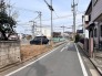 北側6.85m南側4.0ｍ幅員の両面道路に面しておりお車の運転が苦手な方でも安心して出入りいただけます。
