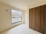 衣類の整理整頓に嬉しいクローゼット付きのお部屋。お子様のお部屋としても便利です。
