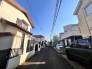 戸建てが立ち並ぶ静かな住宅街。四季折々の移り変わりを感じながら自然と楽しみ、暮らす、そんな毎日を日々の中で感じられる住環境
