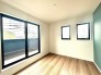 今からここを誰のお部屋にしようか、そんな洋室。大きさは5.3帖です。
