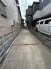 通りから入ったプライベート空間で落ち着いた雰囲気でお住いになる。敷地部分でお子様の遊ぶスペースや駐車スペースに活用できます。
