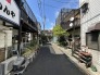 周辺は住宅が建ち並ぶ街並みです。 20m