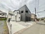 戸建てが立ち並ぶ静かな住宅街。四季折々の移り変わりを感じながら自然と楽しみ、暮らす、そんな毎日を日々の中で感じられる住環境
