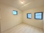 今からここを誰のお部屋にしようか、そんな洋室。大きさは5.2帖です。
