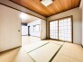 和室があるとやはりどこか心落ち着いてしまいます。客間としてもちょうど良い6帖。

