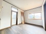 家族の集うリビングには色々な方向から光が差し込む設計に。家族のコミュニケーションが弾むスポットだから明るい雰囲気であってほしい。
