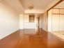 家族が一番集まる場所だから広々としつつも素敵な空間であって欲しい。皆がくつろぐリビングからキッチンまでが一つに繋がる空間。
