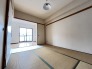 和室があるとやはりどこか心落ち着いてしまいます。客間としてもちょうど良い6帖。
