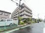 街の日常に溶け込むような親しみやすさ。日々のお出かけが心地よく感じられる立地です
