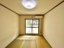 和室があるとやはりどこか心落ち着いてしまいます。客間としてもちょうど良い6帖。
