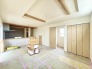 家族が一番集まる場所だから広々としつつも素敵な空間であって欲しい。皆がくつろぐリビングからキッチンまでが一つに繋がる空間。
