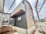 南側のお部屋から出入りできる、奥行きのあるワイドバルコニー。心地よい陽射しと暖かな風を楽しむことが出来ます。
