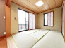 和室があるとやはりどこか心落ち着いてしまいます。客間としてもちょうど良い6帖。
